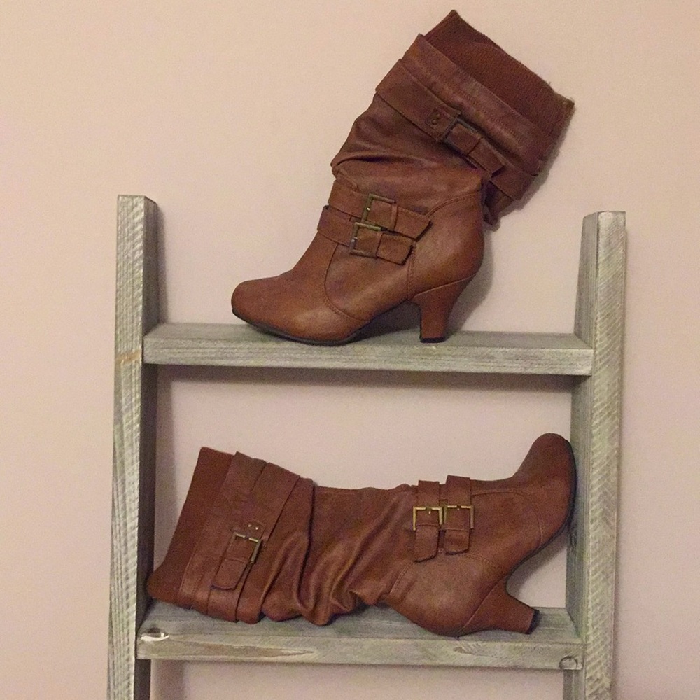 Heeled leather boots